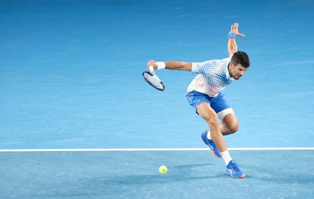 开云体育入口-德约“多事之晚”险胜过关 劲敌让路腿伤才是挑战？