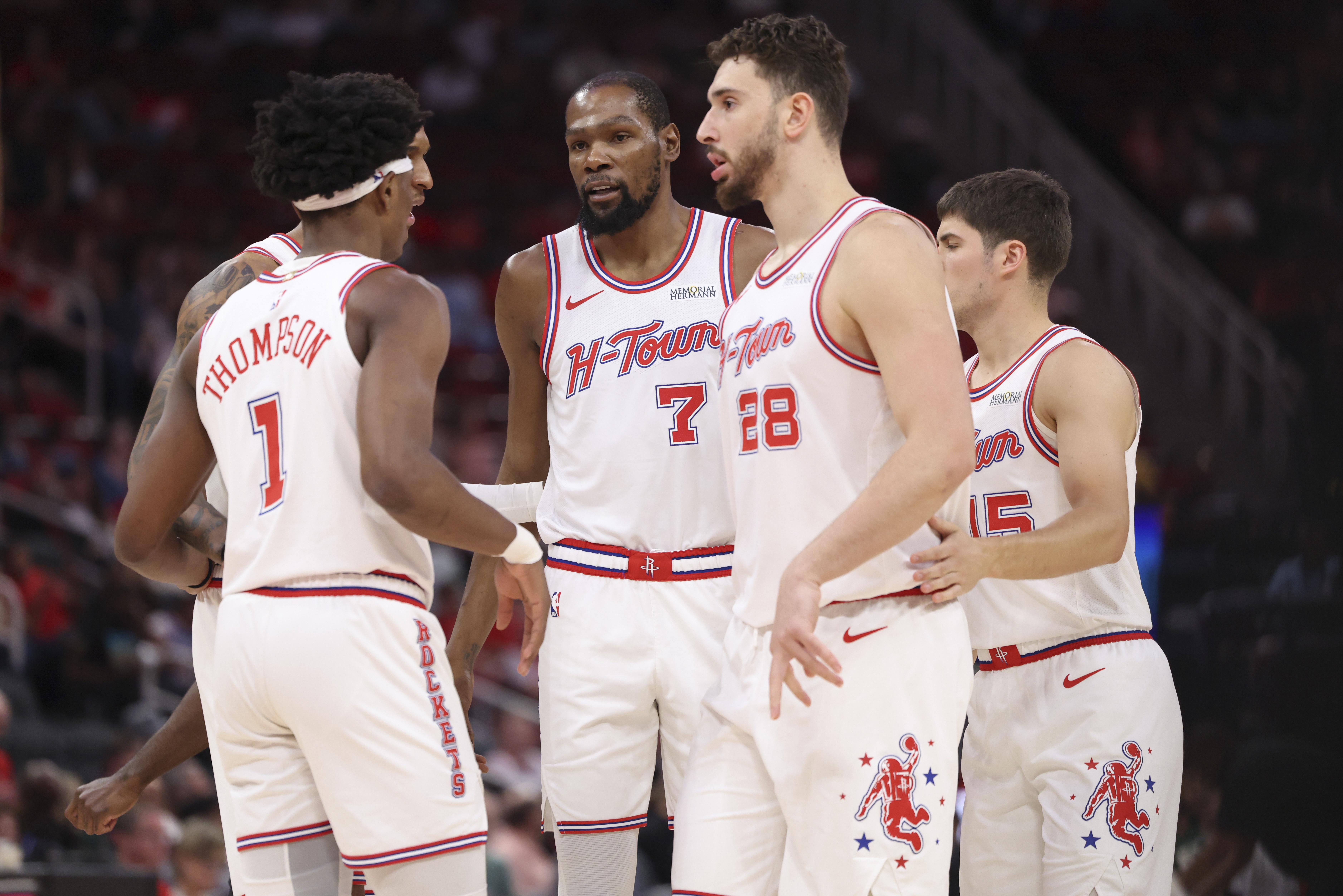 开云体育在线-杜兰特：喜欢球队挨打后马上回击的特质 我们赢得了彼此的信任